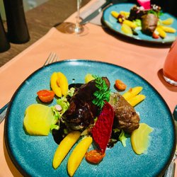 PIER6 - Angus Beef Roulladen mit Schupfnudeln und gelber Beete