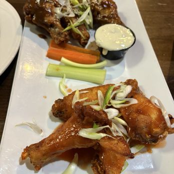Hamilton Restaurant & Bar - Hamilton Wings - Cocktail Bars Near Me - Brookline, Massachusetts Hamilton Restaurant & Bar - Hamilton Wings - Cocktail Bars Near Me - Brookline, Massachusetts