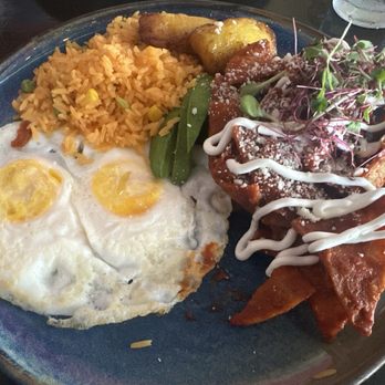 Kie-Gol-Lanee Logan Square - Chilaquiles rojos - Mexican Near Me - Chicago, Illinois Kie-Gol-Lanee Logan Square - Chilaquiles rojos - Mexican Near Me - Chicago, Illinois