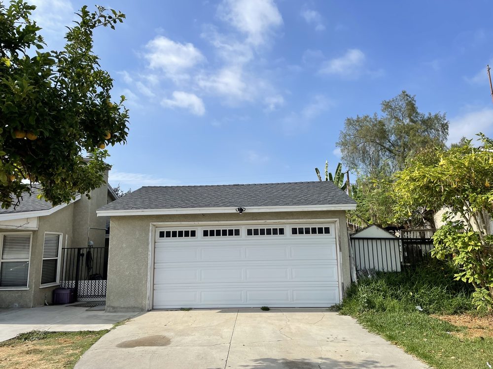 Slide of Sam's Roofing Co