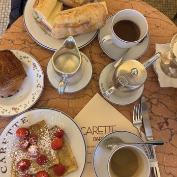 Carette - Crepe with fresh fruit. Club baguette and chocolate croissant. Cafe allonge and chocolate carette - Tea Rooms Near Me - Paris, 75