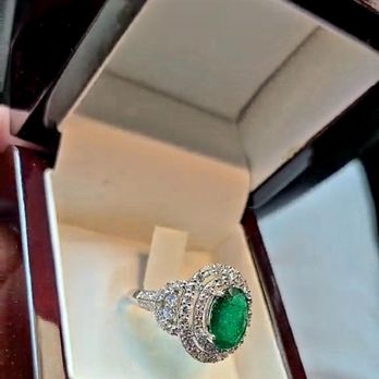 Asik Jewelry - Gorgeous emerald white gold ring with diamond detailing. - Jewelry Near Me - Los Angeles, California Asik Jewelry - Gorgeous emerald white gold ring with diamond detailing. - Jewelry Near Me - Los Angeles, California