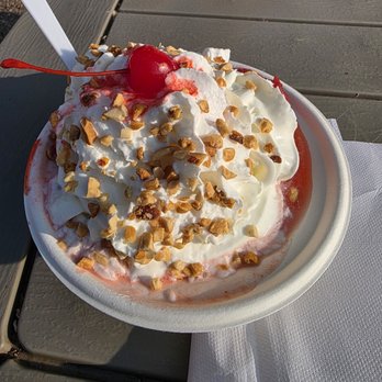 Sweet Scoops - Strawberry Sundae - Ice Cream & Frozen Yogurt Near Me - Essex Junction, Vermont Sweet Scoops - Strawberry Sundae - Ice Cream & Frozen Yogurt Near Me - Essex Junction, Vermont