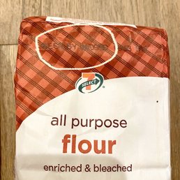 7-Eleven sold me expired flour. 7-Eleven sold me expired flour.