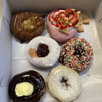 Desert Donuts - Apple, Bavarian cream, lemon, chocolate sprinkles, raspberry, strawberry bavarian - Donuts Near Me - Phoenix, Arizona Desert Donuts - Apple, Bavarian cream, lemon, chocolate sprinkles, raspberry, strawberry bavarian - Donuts Near Me - Phoenix, Arizona