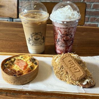 Chateau De Chantilly Cafe - Iced Periwinkie Cafe Latte, Strawberry Chocolate Frappe, Egg Quiche, Biscoff Dubai Croissant - Bakeries Near Me - Chantilly, Virginia