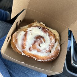 Cobs Bread - Cinnamon bun roll