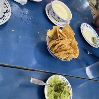 La Gloria - Tex Mex Chile con Queso Fundido Guacamole Salsa Chips - Mexican Near Me - San Antonio, Texas