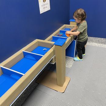 Bumblebee Playspace - Indoor water table activity. Set up with smocks and shoes to keep your feet dry while playing. - Indoor Playcenter Near Me - Newark, California