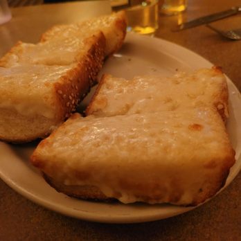 Lisa's Pizzeria - Cheesy garlic bread - Pizza Near Me - Milwaukee, Wisconsin