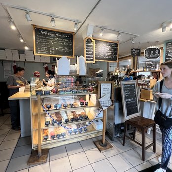Bake Shack - Inside - Breakfast & Brunch Near Me - Dania Beach, Florida