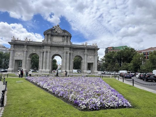 Puerta de Alcalá by null