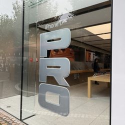 Apple Store - [09.2025]