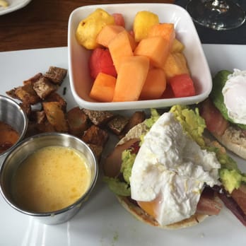 The Raymond 1886 - Avocado eggs benedict - New American Near Me - Pasadena, California The Raymond 1886 - Avocado eggs benedict - New American Near Me - Pasadena, California