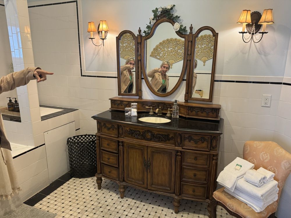 The Isetta Inn - wedding in Savannah, GA