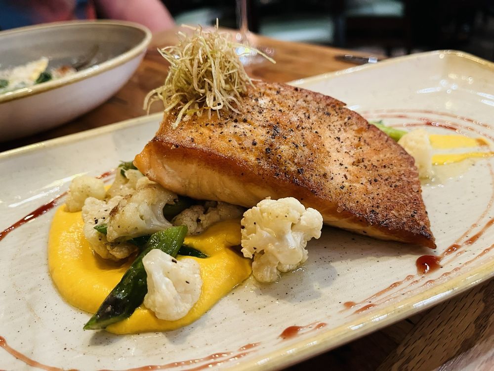 Bridges Craft Pizza & Wine Bar Logo