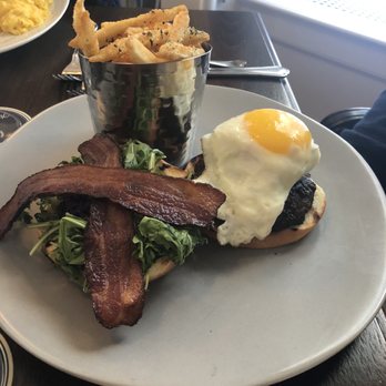 Terrace & Goodwin Rooms - Brunch burger - American Near Me - Williamsburg, Virginia Terrace & Goodwin Rooms - Brunch burger - American Near Me - Williamsburg, Virginia