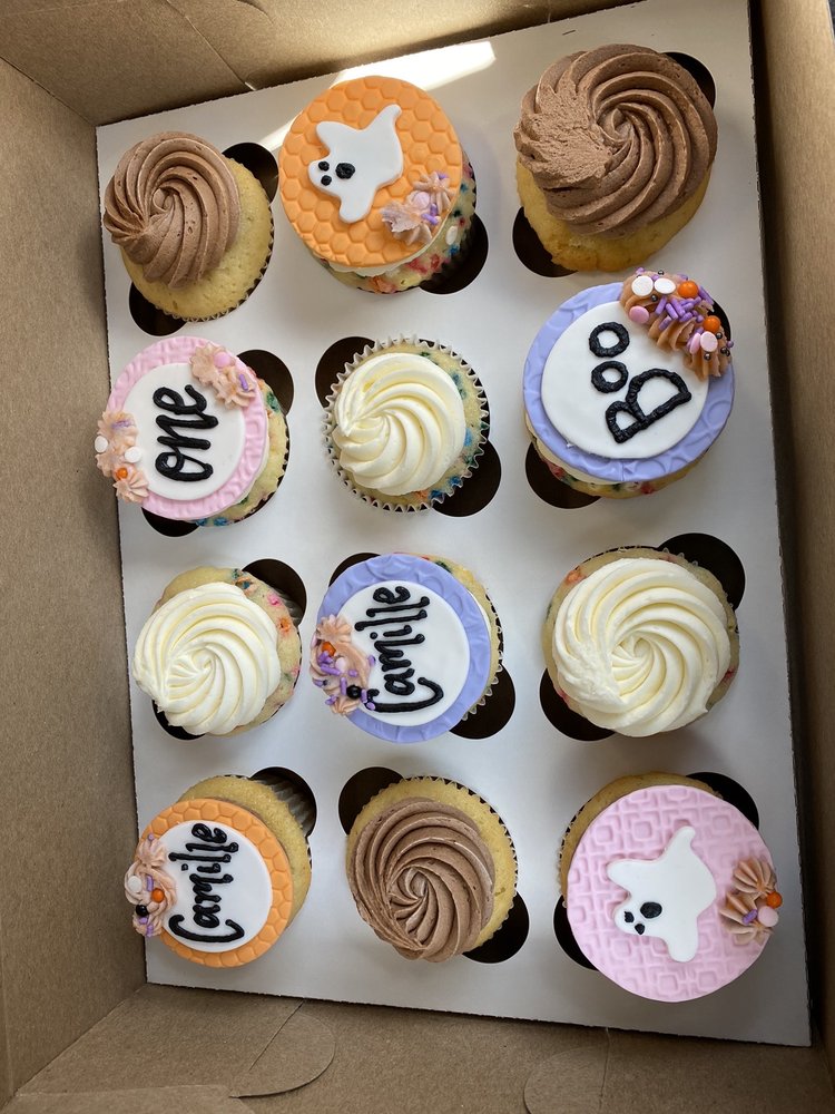 5-12 Dessert Boutique & Lounge Logo