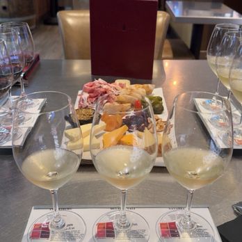 Vino Volo - Wine sampling and charcuterie - Wine Bars Near Me - Milwaukee, Wisconsin