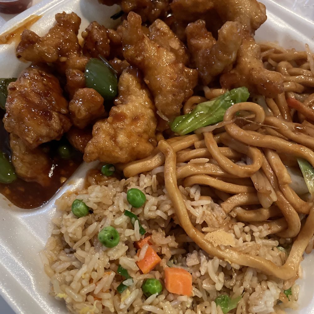 Garlic chicken with fried rice and chow mein Garlic chicken with fried rice and chow mein