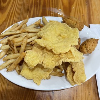 Middendorf's - Manchac - Thin Fried Catfish! - Seafood Near Me - Akers, Louisiana