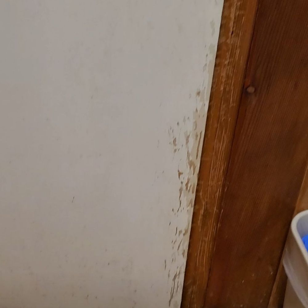 Ireland's Rustic Lodges - Bathroom door - Hotels Near Me - Gold Beach, Oregon Ireland's Rustic Lodges - Bathroom door - Hotels Near Me - Gold Beach, Oregon