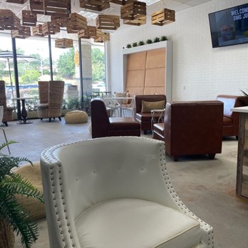 OMG Juice - Seating area - Juice Bars & Smoothies Near Me - Clermont, Florida OMG Juice - Seating area - Juice Bars & Smoothies Near Me - Clermont, Florida