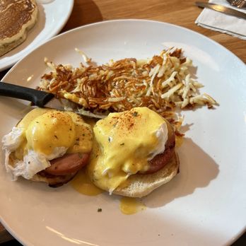Broken Yolk Cafe - Classic Eggs Benedict 4/5 - Breakfast & Brunch Near Me - Henderson, Nevada Broken Yolk Cafe - Classic Eggs Benedict 4/5 - Breakfast & Brunch Near Me - Henderson, Nevada