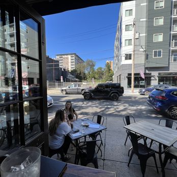 Kite & Key - Bar and outdoor seating - American Near Me - Philadelphia, Pennsylvania Kite & Key - Bar and outdoor seating - American Near Me - Philadelphia, Pennsylvania