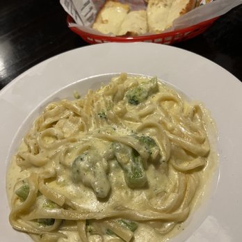 Nonni's Pizza Italian Eatery - Fettuccine alfredo w/ broccoli - Italian Near Me - Danville, Virginia