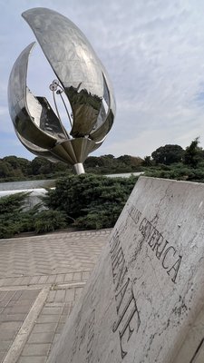 Floralis Generica by null