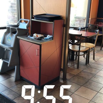Taco Bell - Trash that has not been touch since yesterday - Fast Food Near Me - Commerce, Georgia