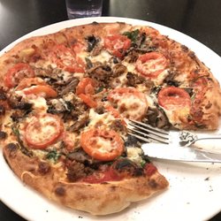 Basil & Board - Build-Your-Own Pizza (sausage, tomato, mushroom w/light marinara sauce).....YUM!!