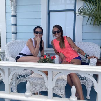 High-Pie - Ladies taking a touristy shot - Themed Cafes Near Me - Oceanside, California