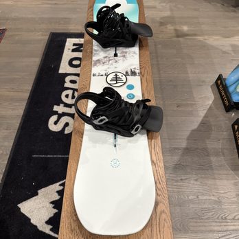 Burton Flagship -- Chicago - My first snowboard as an adult :) - Ski & Snowboard Shops Near Me - Chicago, Illinois