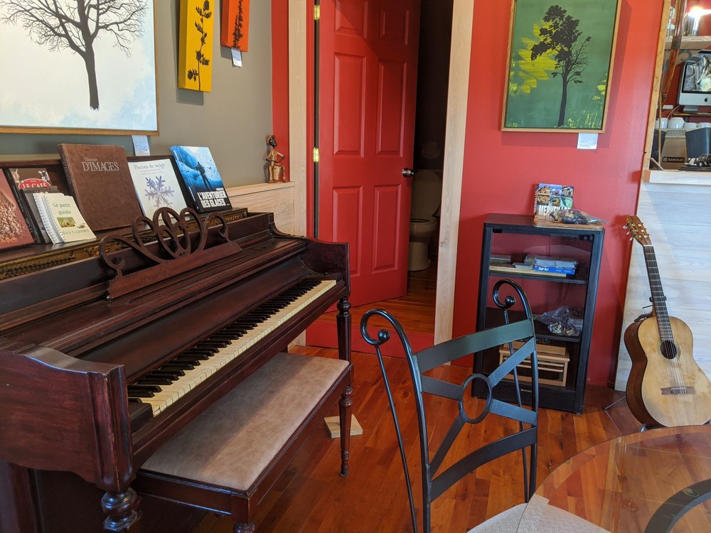 ONZE ONZE CAFÉ DU VILLAGE Updated August 2024 1111 Route 343, Saint