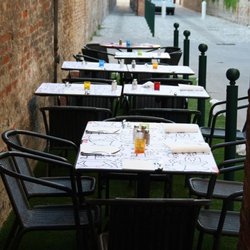 Pizzeria Piola - I nostri tavoli all'aperto