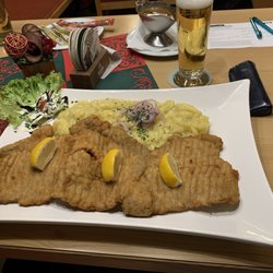 Schnitzelstation Krummlbach - Schnitzle XL with Jaeger-sauce