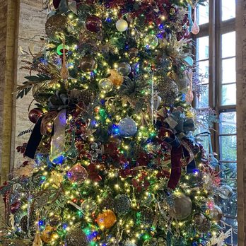 The Breakers - Christmas tree - Hotels Near Me - Palm Beach, Florida