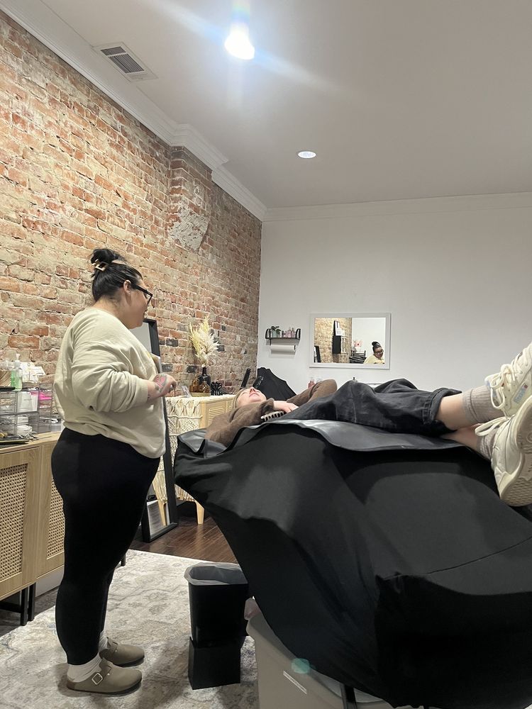 Bloom Beauty by Sam Logo