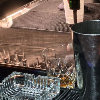 The Roosevelt Room - Ash-tray for cocktails - Cocktail Bars Near Me - Austin, Texas