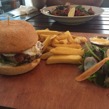 The Pour House - Lamb burger and fries - Breweries Near Me - Hahei, WKO