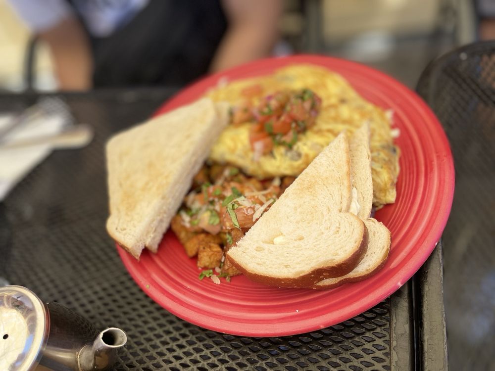 LOULOU’S GRIDDLE IN THE MIDDLE Updated September 2024 1676 Photos