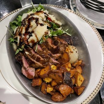 IL Ponte - Beef Tagliata Italian-style flat iron with demi-glaze, arugula, grape tomatoes, shaved parmesan and crispy potatoes - Italian Near Me - Woburn, Massachusetts