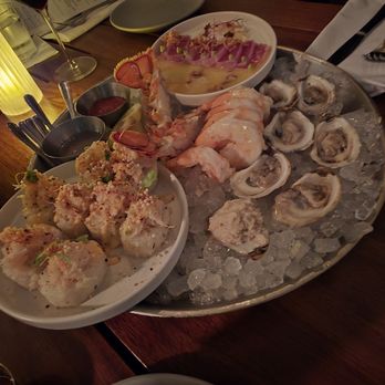 Earls Kitchen + Bar - Seafood platter - Cocktail Bars Near Me - Honolulu, Hawaii Earls Kitchen + Bar - Seafood platter - Cocktail Bars Near Me - Honolulu, Hawaii