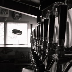 Upper Deck Sports Pub - 32 taps with beer, cider and mead. November 2017