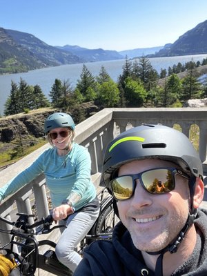 Starvation Creek Falls by null