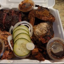 Oso's Smokehouse - Sampler plate mix of the days meats 3 sides and a drink