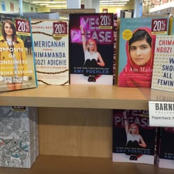 Barnes & Noble @ IUPUI Bookstore - Bestseller shelf! Some great books :D