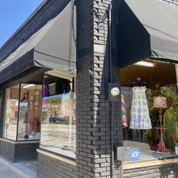 Lakewood Luxury Consignment - Outside Lakewood Luxury Consignment Shop -- Friday, 19 July 2024